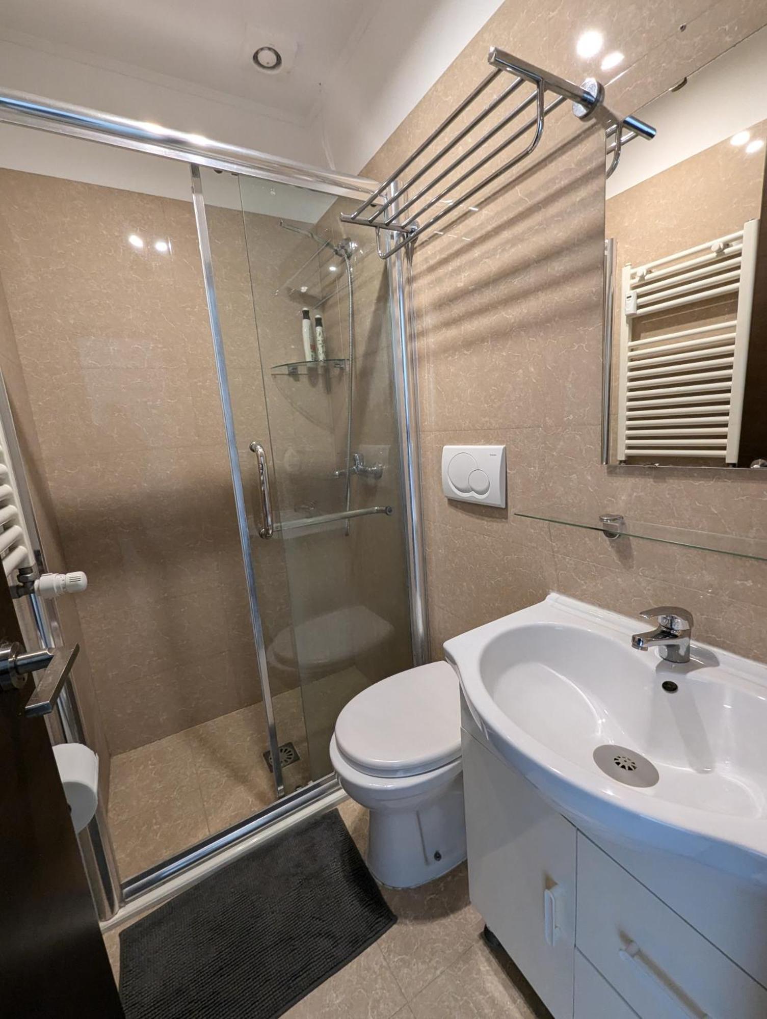 Roomz Romestay Екстер'єр фото